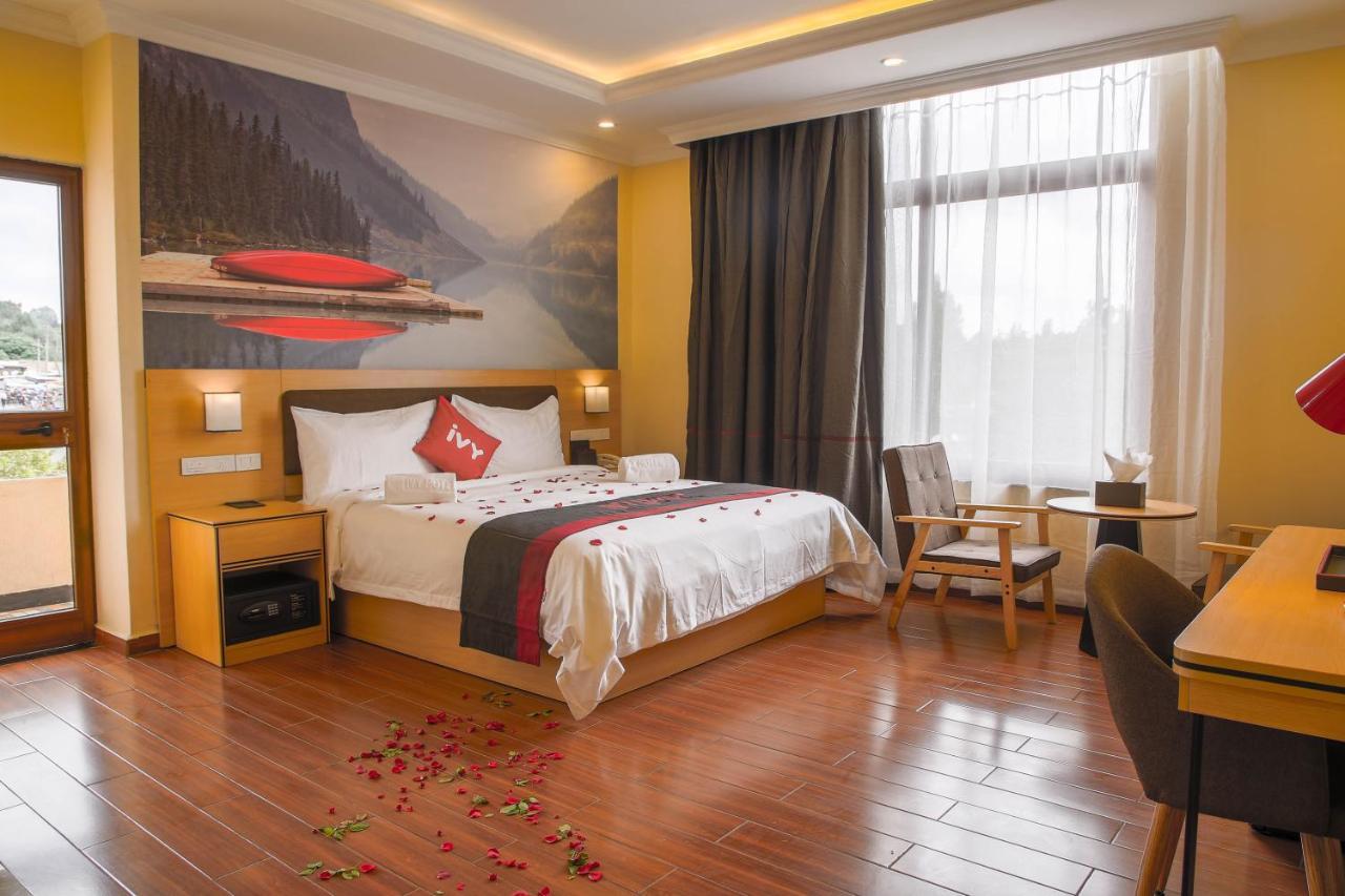 Ivy Hotel, Bishoftu Buitenkant foto